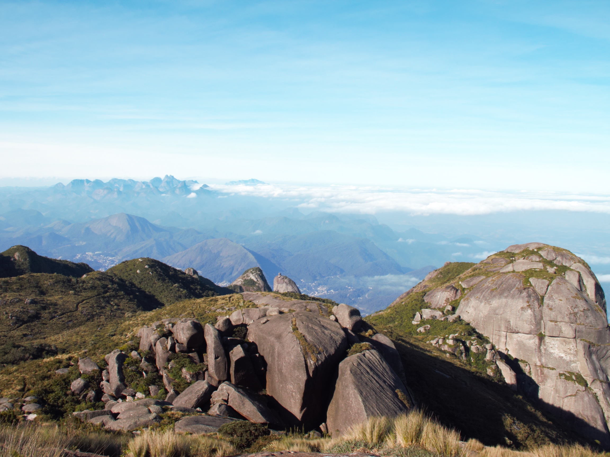 CAVALINHO: Travessia Petrópolis X Teresópolis na Serra dos Órgãos 